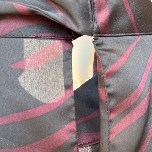 Simons Contemporaine (S) tie-neck short sleeve top in black & burgundy, EUC. - Picture 7 of 13